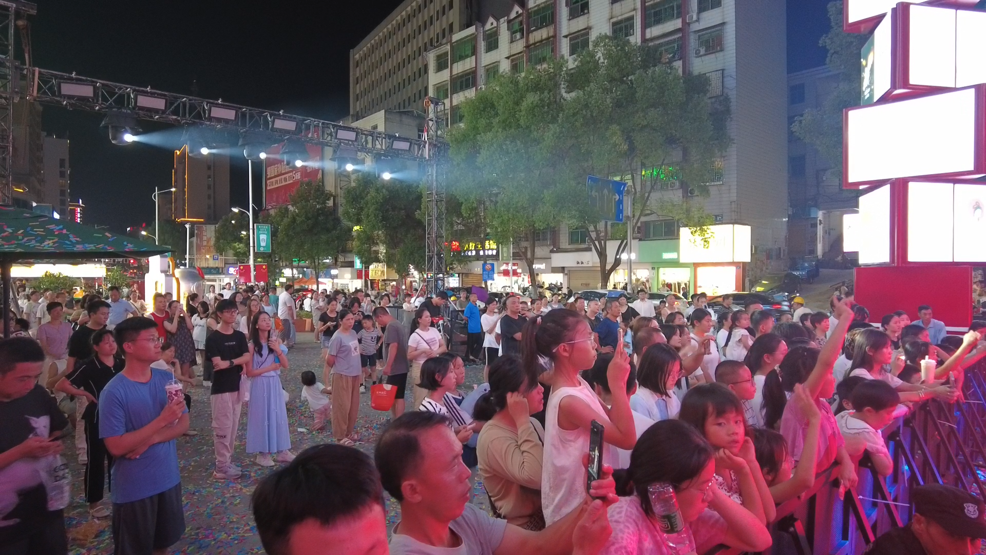 欢度双节|永兴：中心商城音乐活动点亮消费新场景