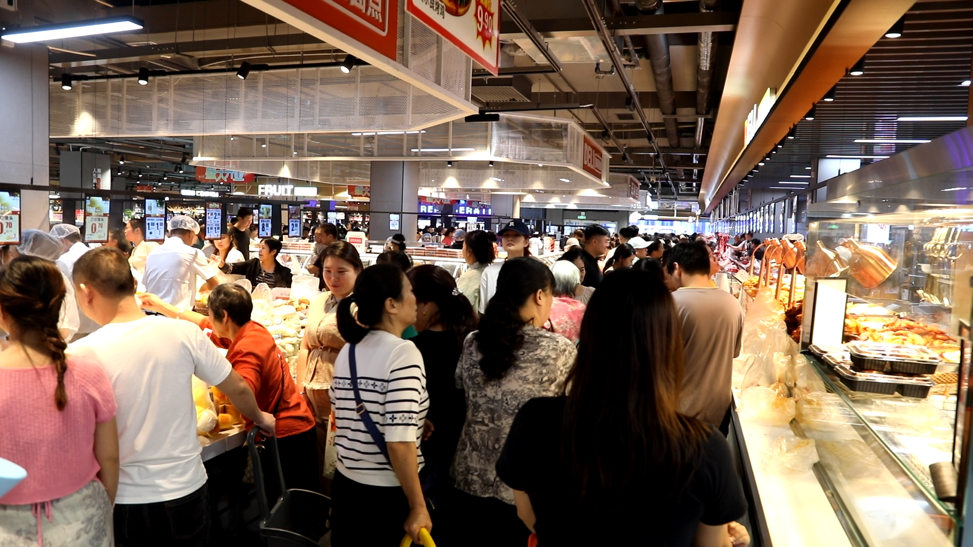 向国庆献礼|永兴县中心商城：一站式消费新地标  焕发城市商业新活力