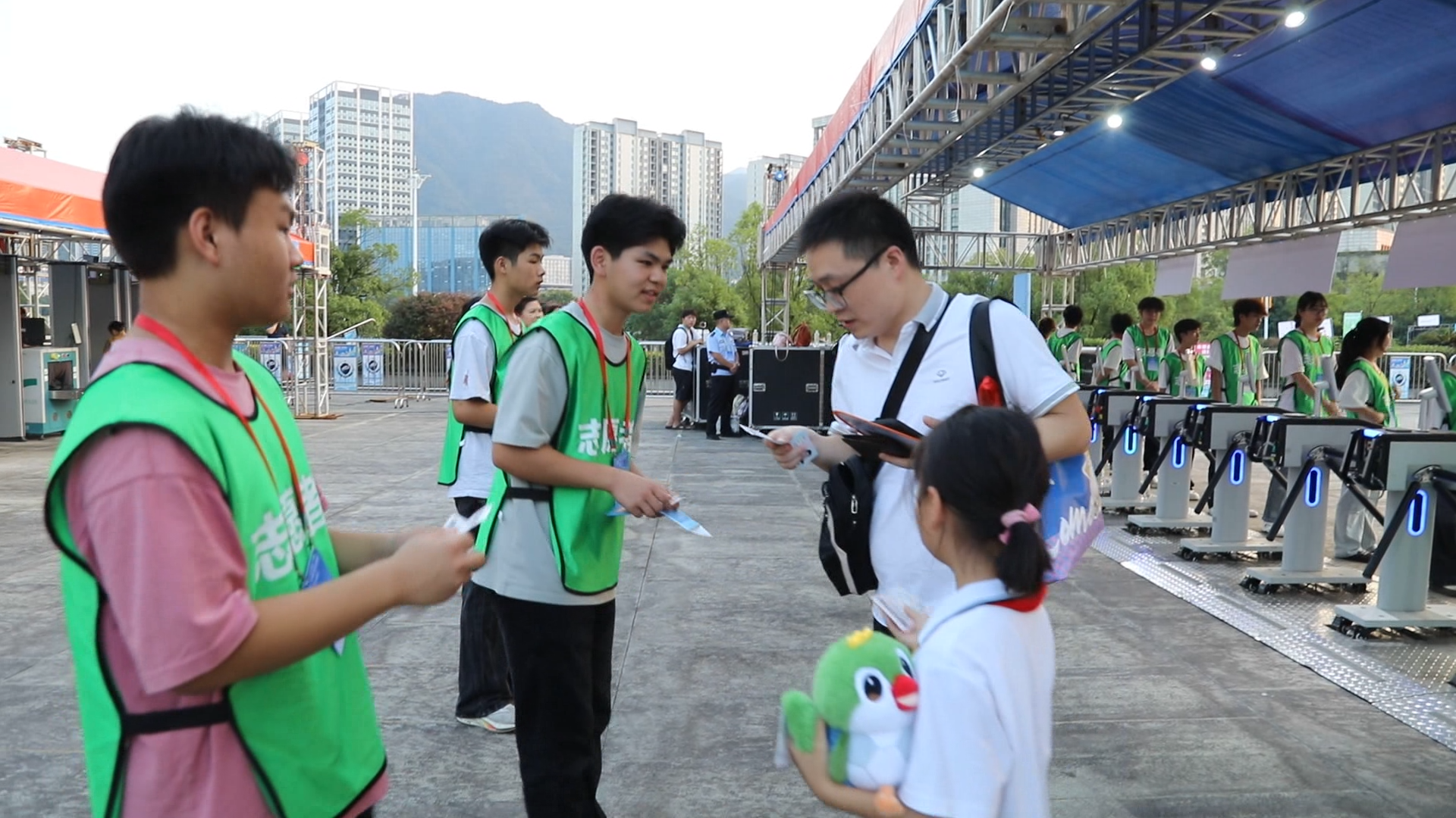 聚焦湘超：永兴志愿者闪耀湘超 助力郴州主场首胜添彩