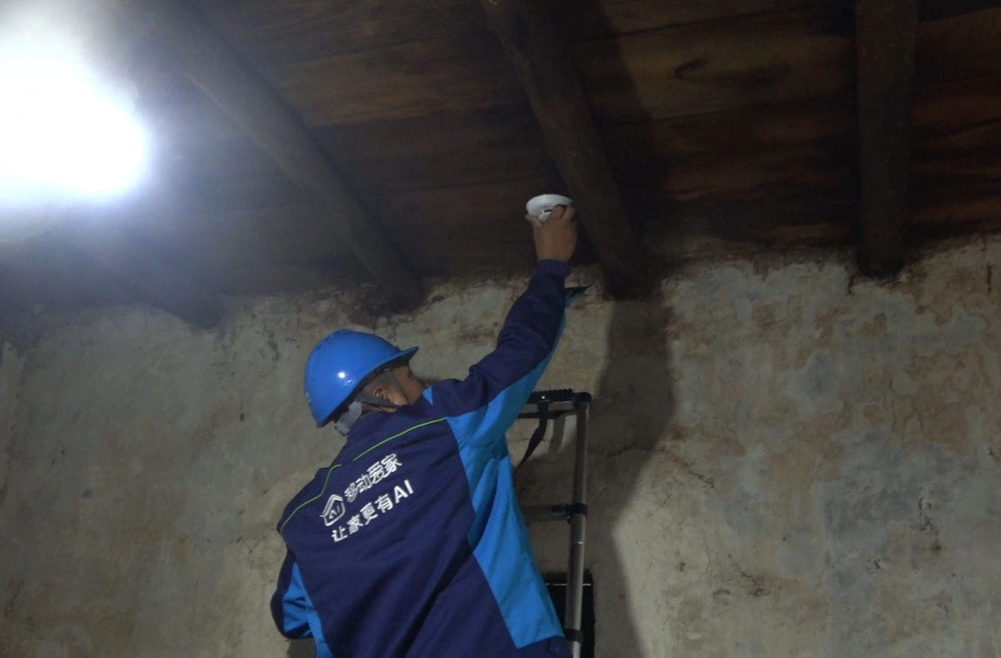 全民守护安全行动|永兴县免费为重点人群安装2400余套感烟探测器