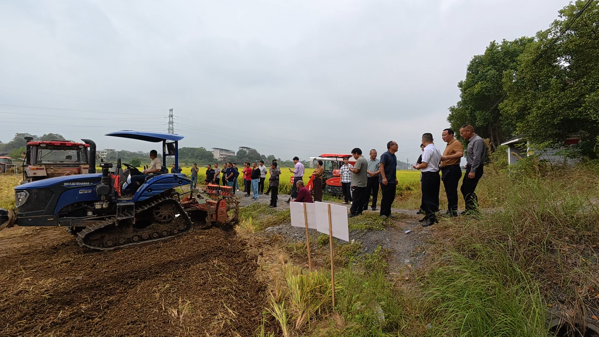 冬季农业机械化生产现场观摩会:秸秆综合利用技术“实战”亮相