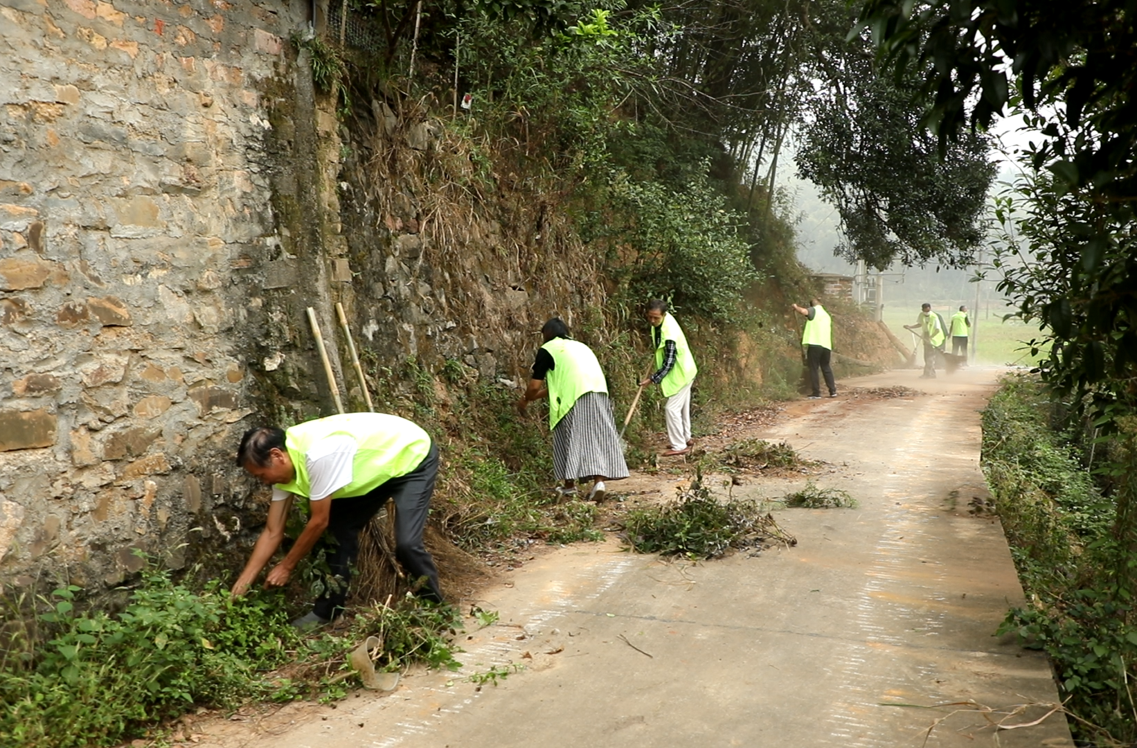 永兴县金龟镇唐公村：党员带头“三清六治”扮靓家园践初心