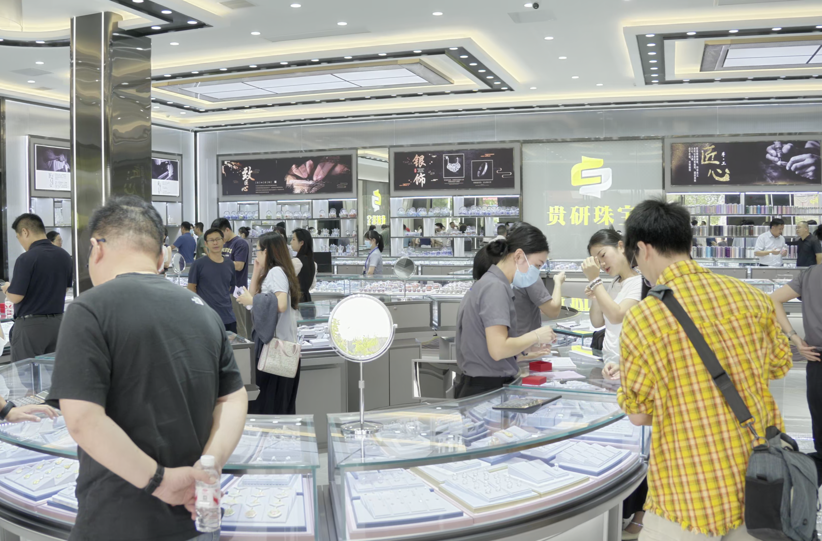 抢手的白银（二）：  市场需求旺盛 白银关联企业机遇与挑战并存