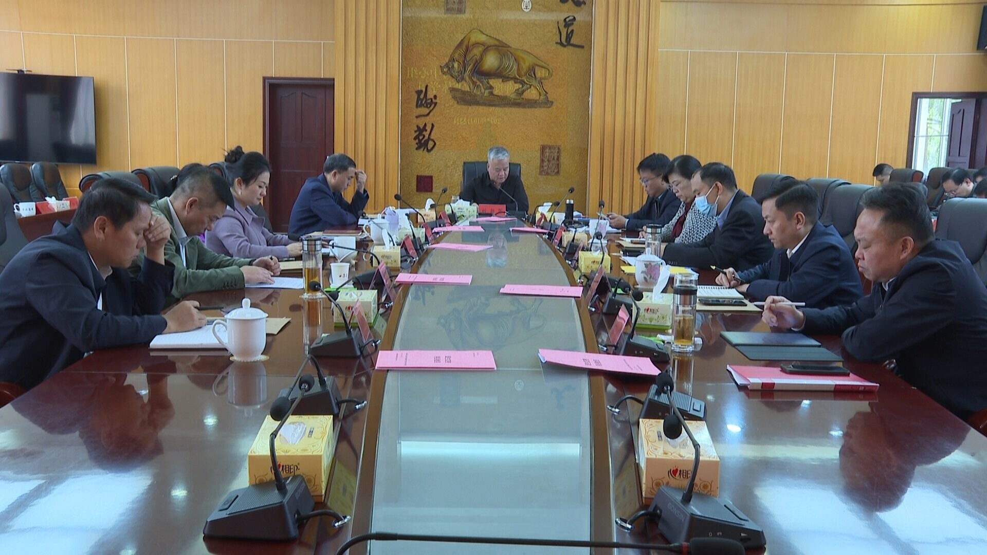 县委理论学习中心组开展2025年第12次集体学习