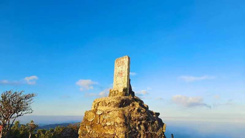 登酃峰：沐九霄长风，赴一场与天地的对话