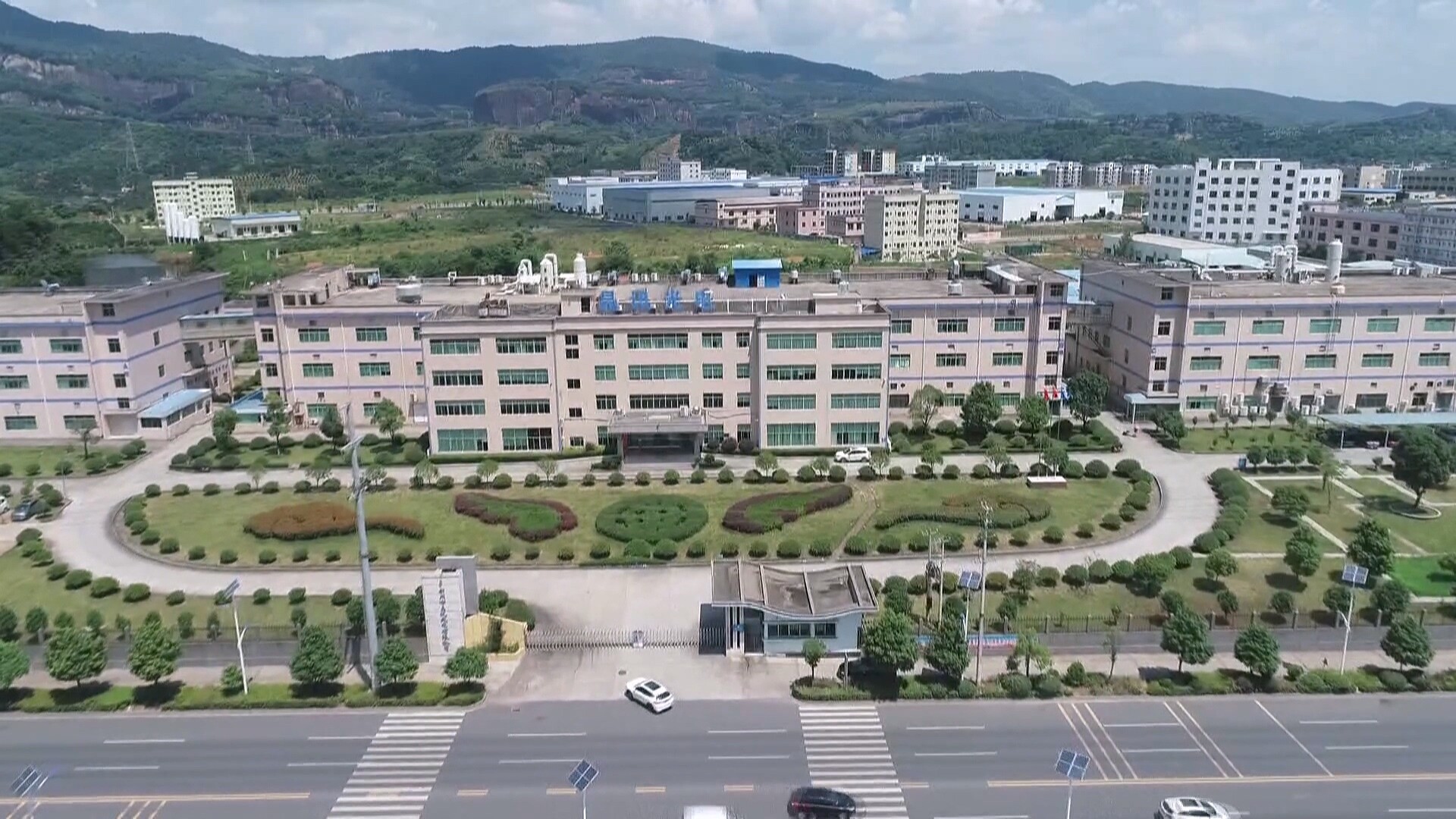 对话企业家·赖军：营商赋能 “晶”彩未来