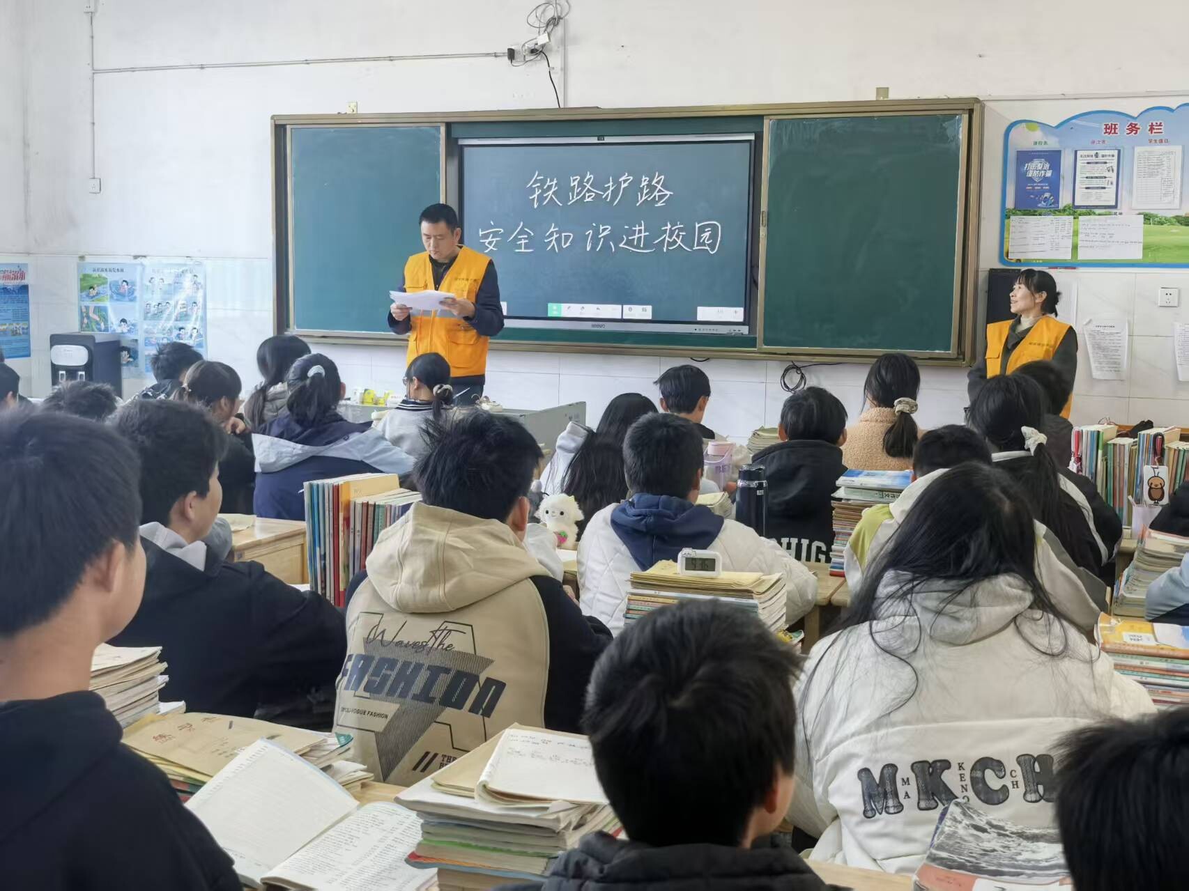 筑牢铁路安全防线 共绘平安出行画卷|永兴：马田司法所联合综治办开展安全宣传活动