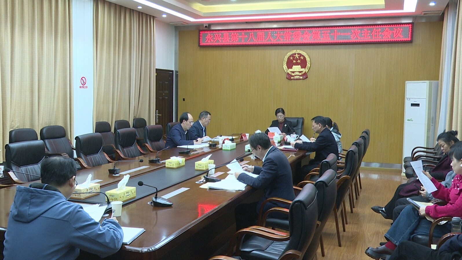 县第十八届人大常委会第五十一次主任会议召开