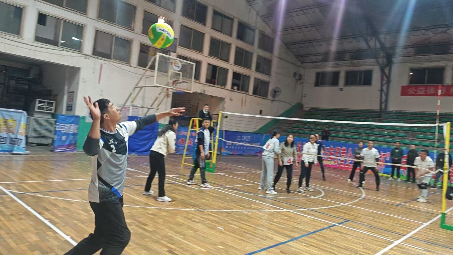 永兴县文旅广体局系统“体彩嘉年华”气排球赛开赛 运动激情点燃冬日 凝聚力量赋能发展