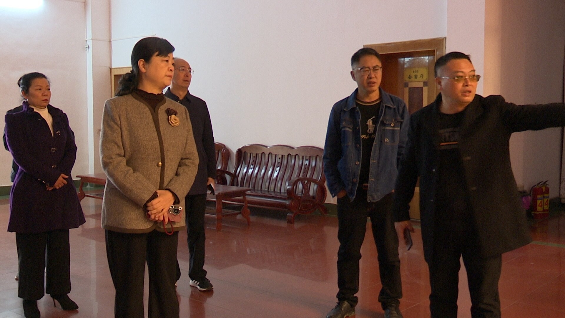 王梅检查县十八届人大五次会议筹备情况