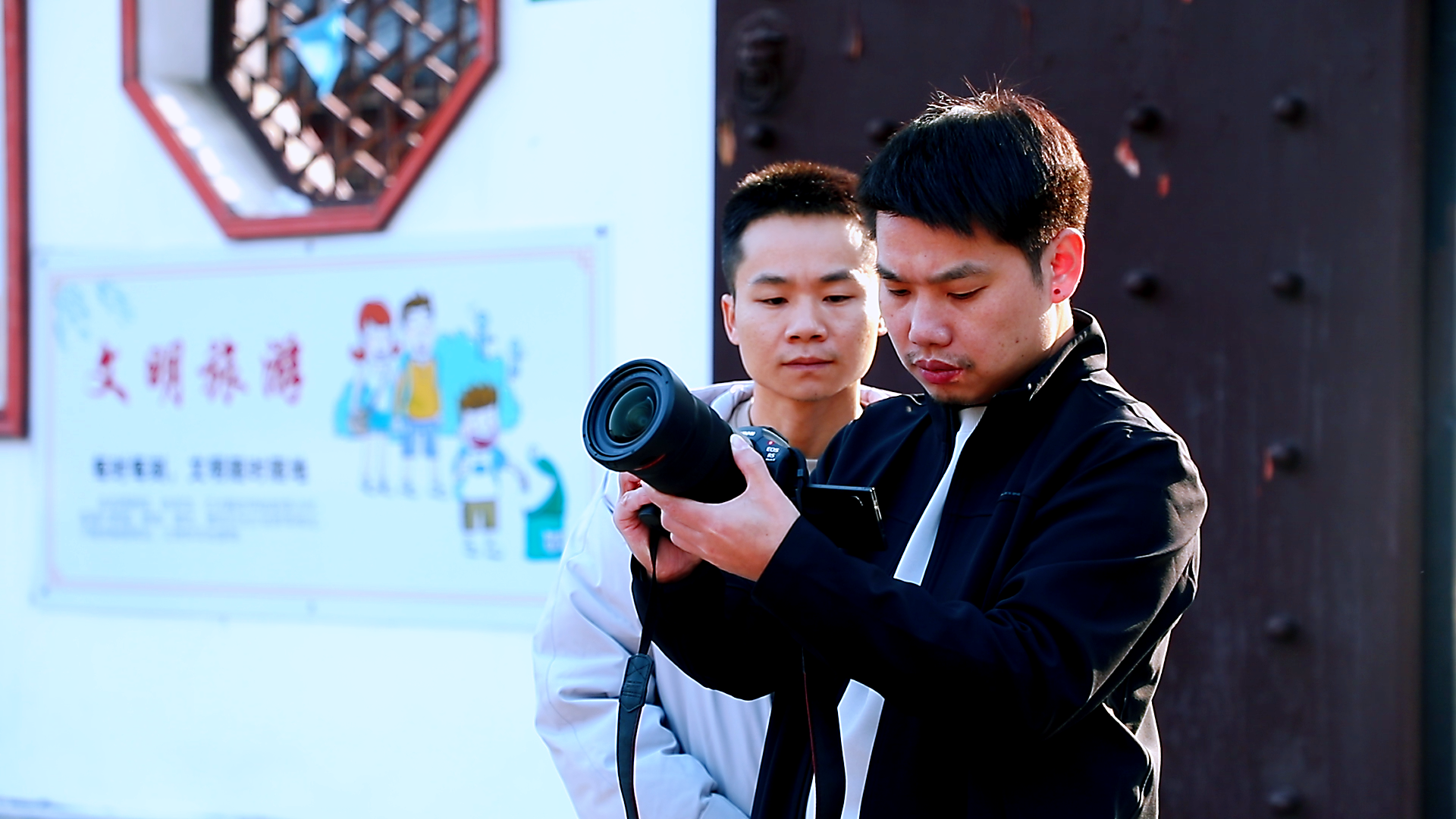 【聚焦两会】政协委员风采|邓育勇：以笔为桥传温情 以艺为媒兴文旅