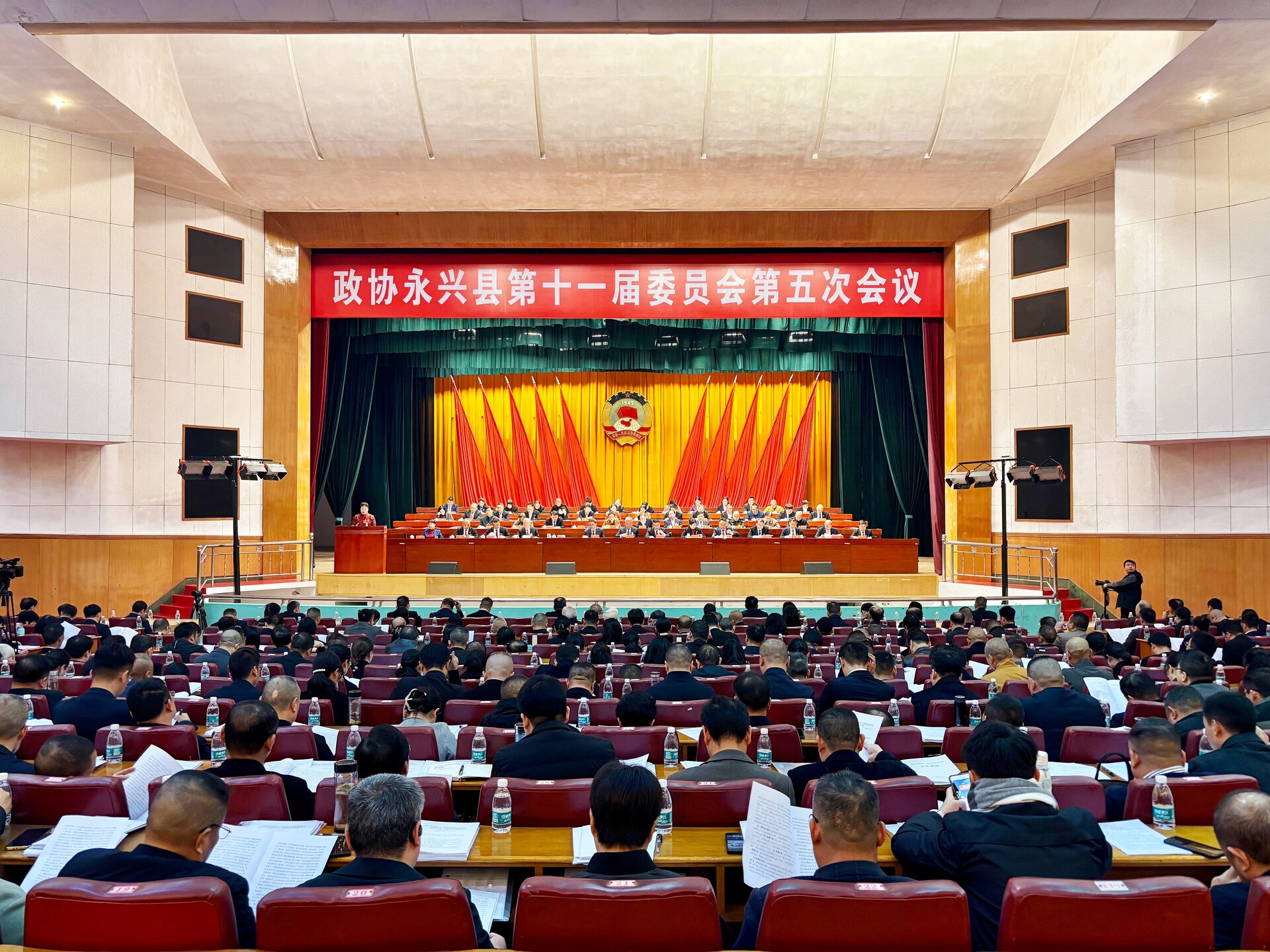 【聚焦两会】县政协十一届五次会议开幕 刘朝晖 宾心华出席 李玲华作工作报告