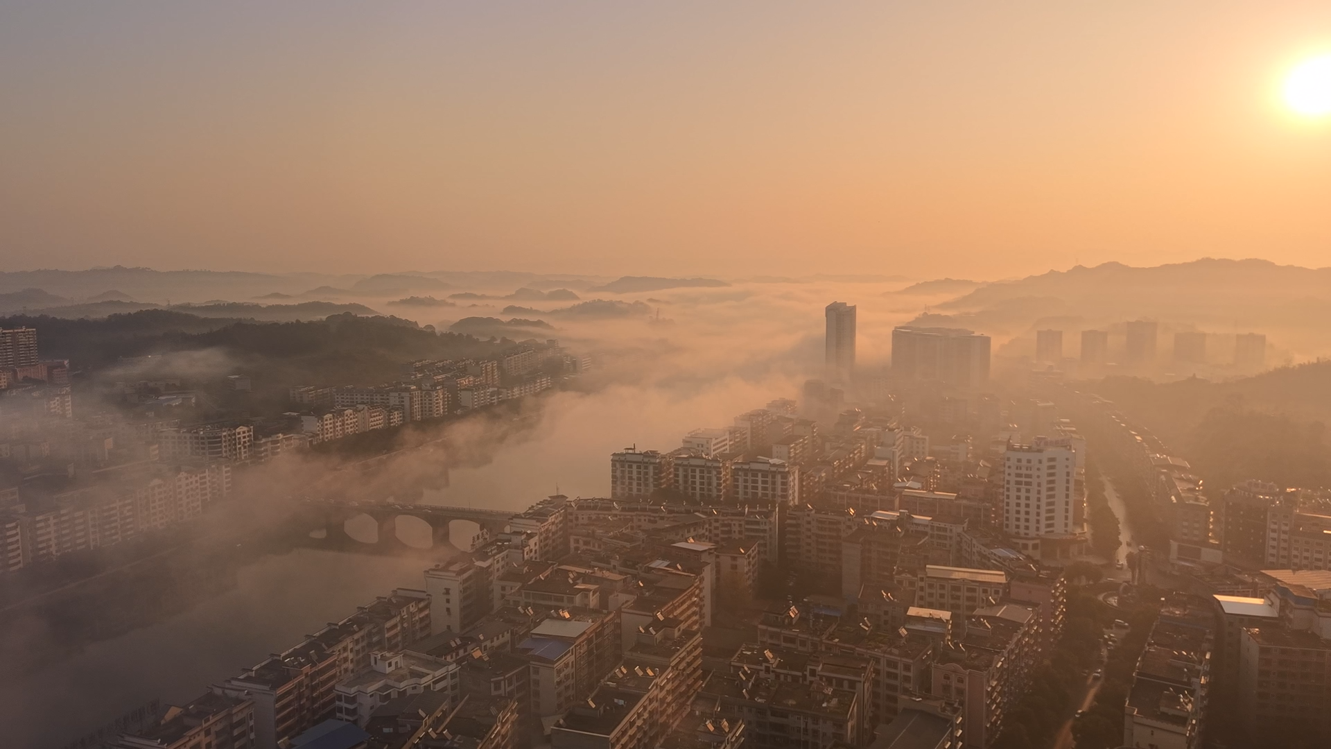 永兴：便江晨雾笼碧水 暖阳斜映入画来