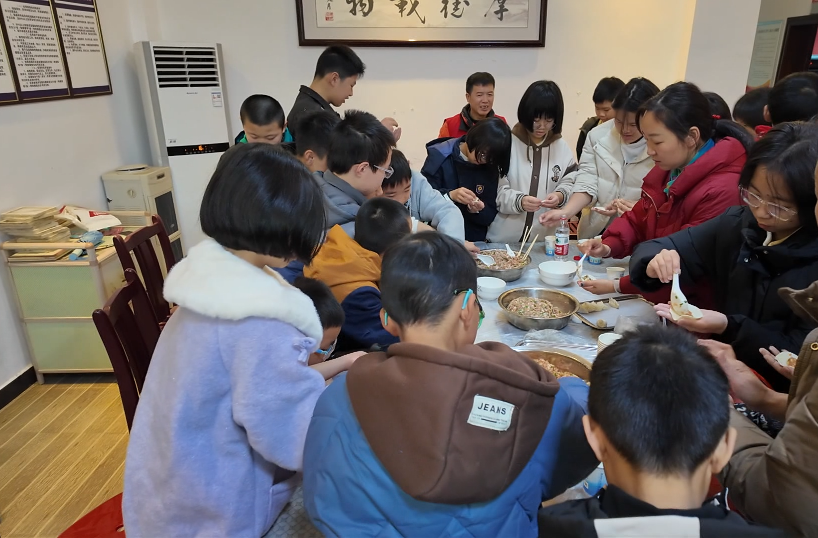 我们的节日·元旦|饺香传温情 社区庆元旦