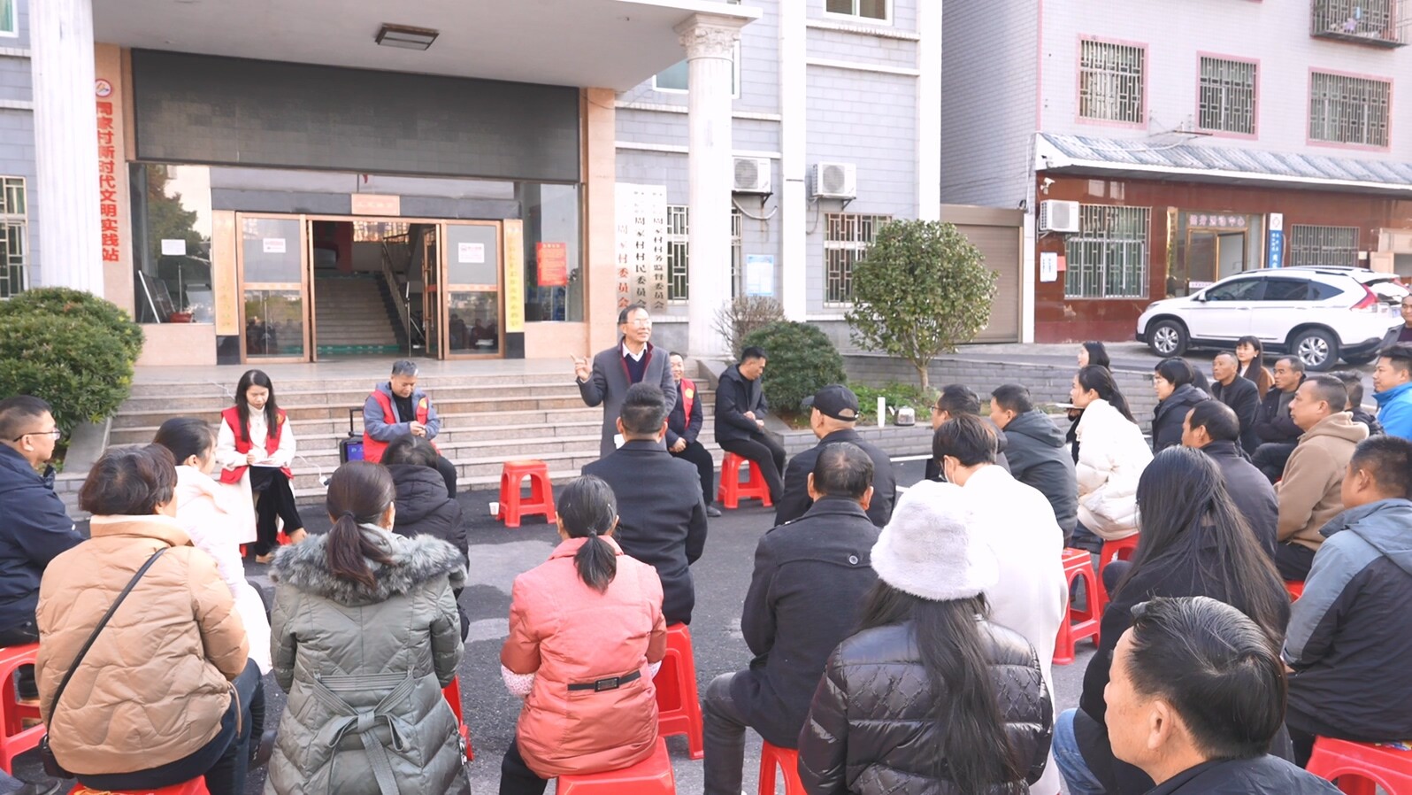 学习宣传贯彻党的二十届四中全会精神：微宣讲“小课堂” 激发基层“大能量”