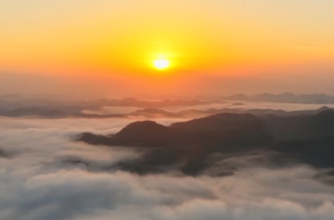 郴州永兴：云雾缭绕 大地蒸腾的脉动