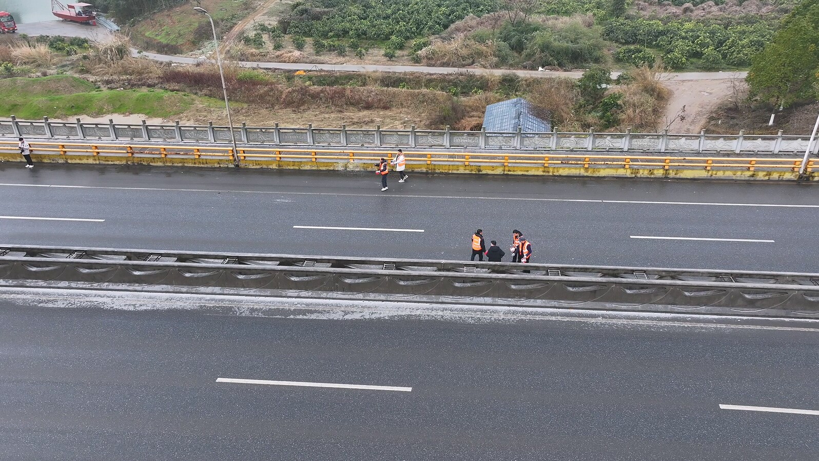 应对低温雨雪冰冻天气|县市政部门积极应对低温雨雪天气 守护市民安全出行