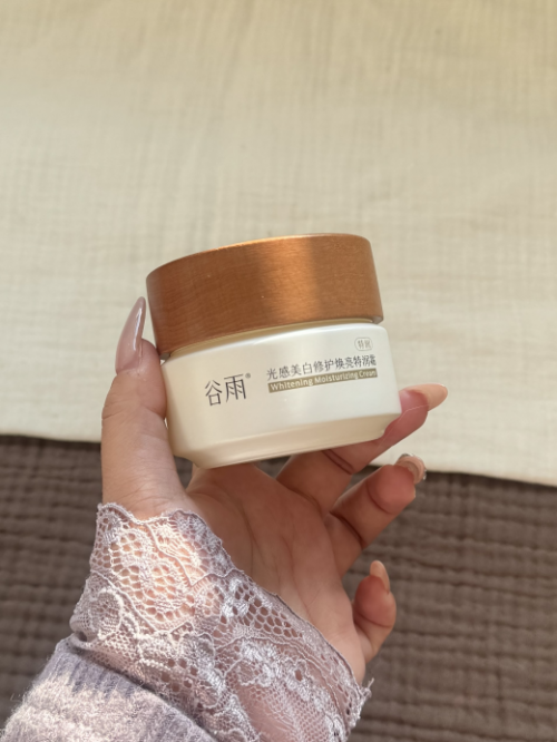 油皮也能用的美白面霜有哪些？这瓶修护型奶罐控油提亮两不误