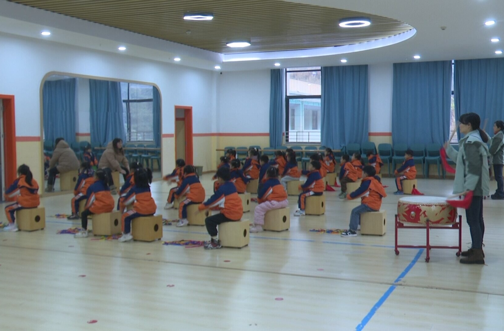 “童梦贺新春 少年启征程” 少儿春晚排练正酣 五环萌娃以鼓为媒尽显中国范