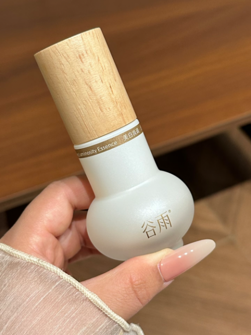 国货持证美白精华推荐哪款好用？极光甘草+细胞充能，淡斑不反复