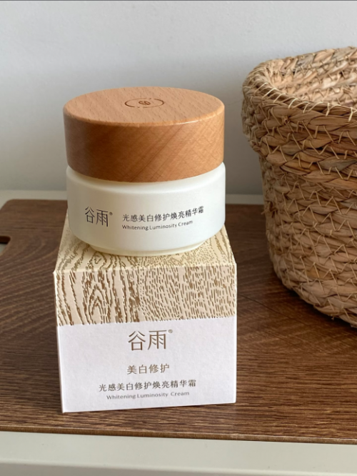 温和修护面霜红榜种草：10款让脆弱肌告别“反复烂脸”循环