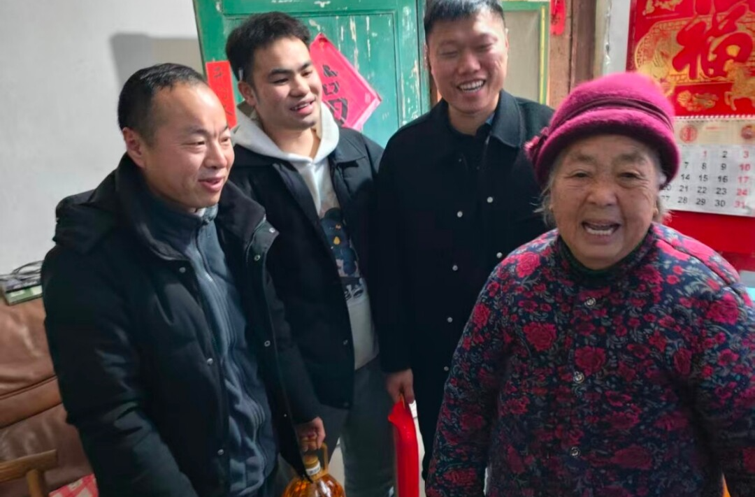 我们的节日・腊八节|便江街道灵坎村：开展腊八节慰问老党员主题党日活动