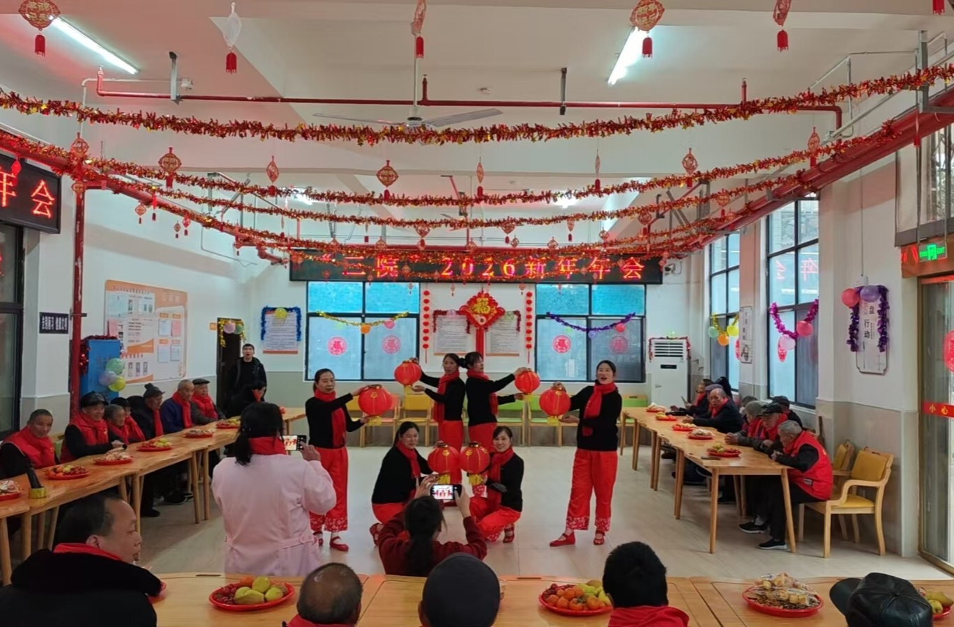 永兴：多彩活动暖新春，敬老院内年味浓