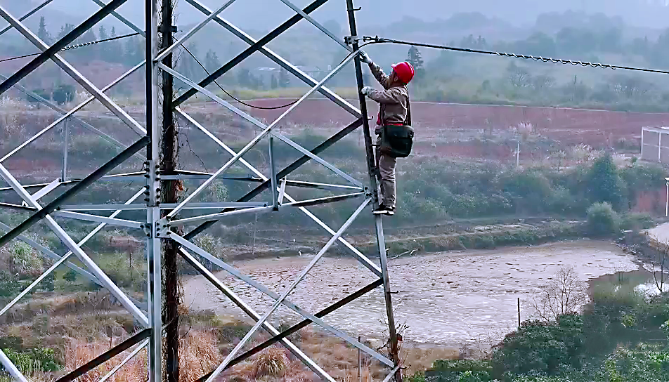 新春走基层之春节坚守|郴电国际永兴分公司：巡线测温除隐患  护航春节保供电