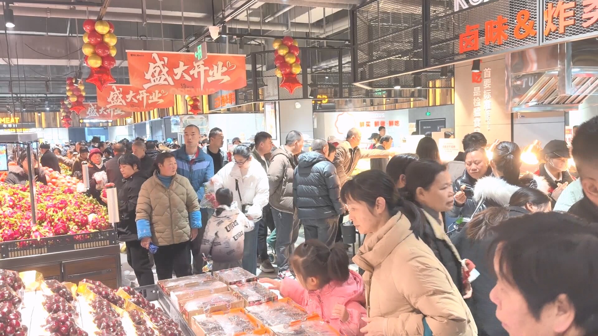 “乐购新春”促消费 春节消费市场暖意盎然