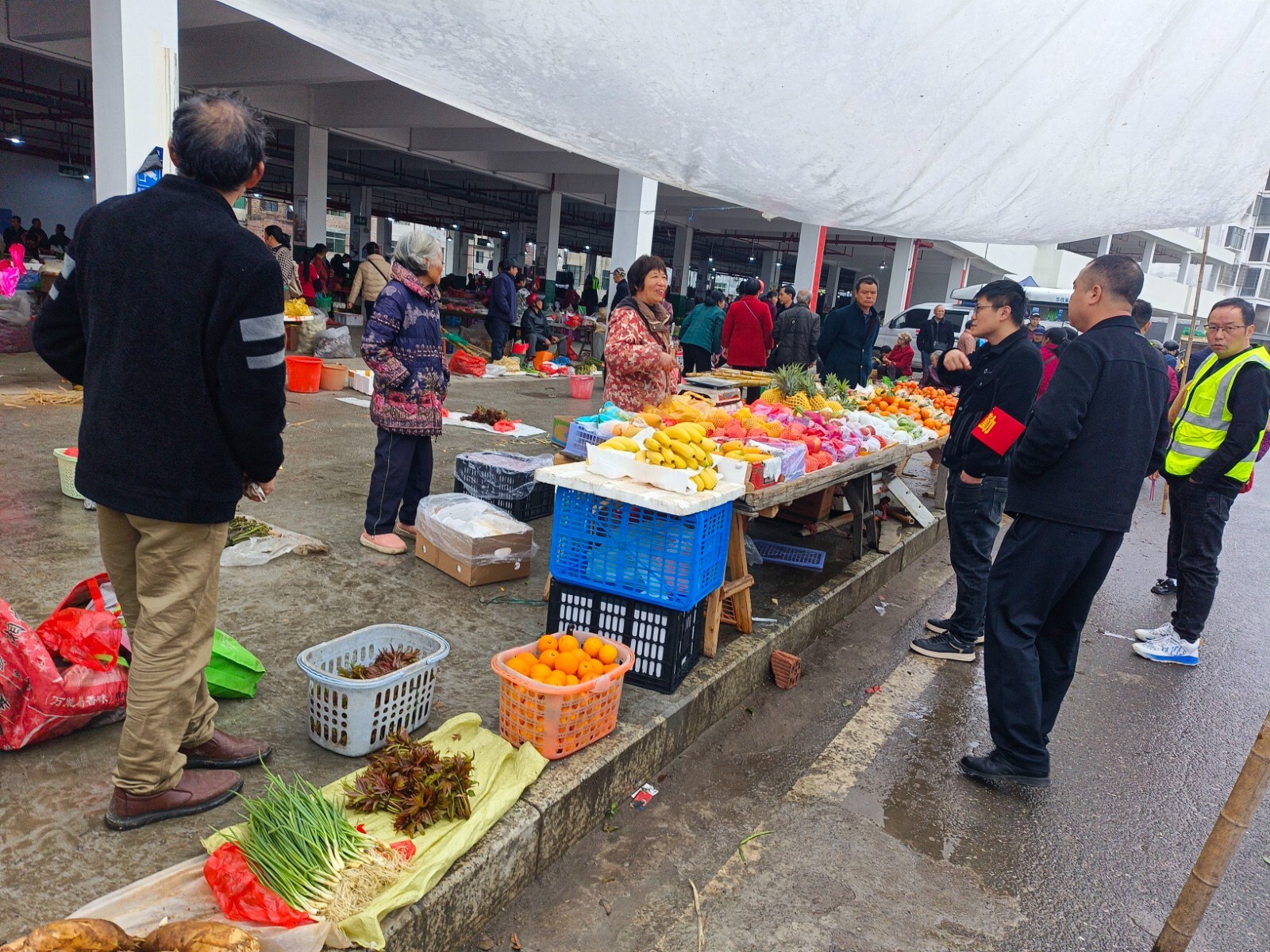 永兴县金龟镇：开展马路市场专项整治行动