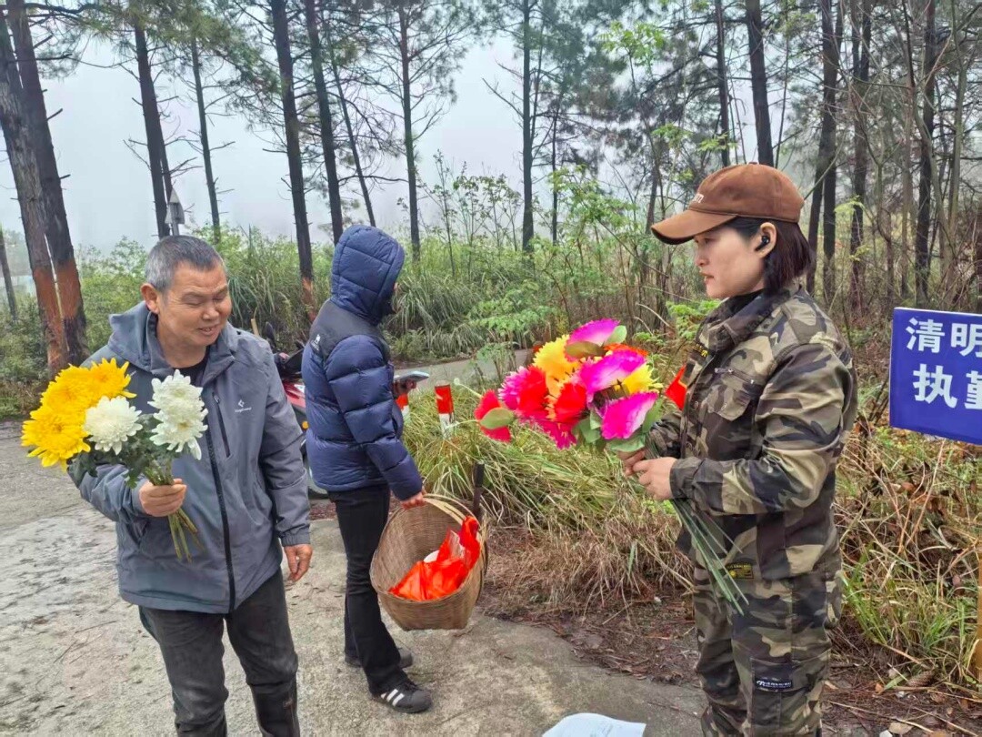 永兴县高亭司镇：文明祭扫树新风