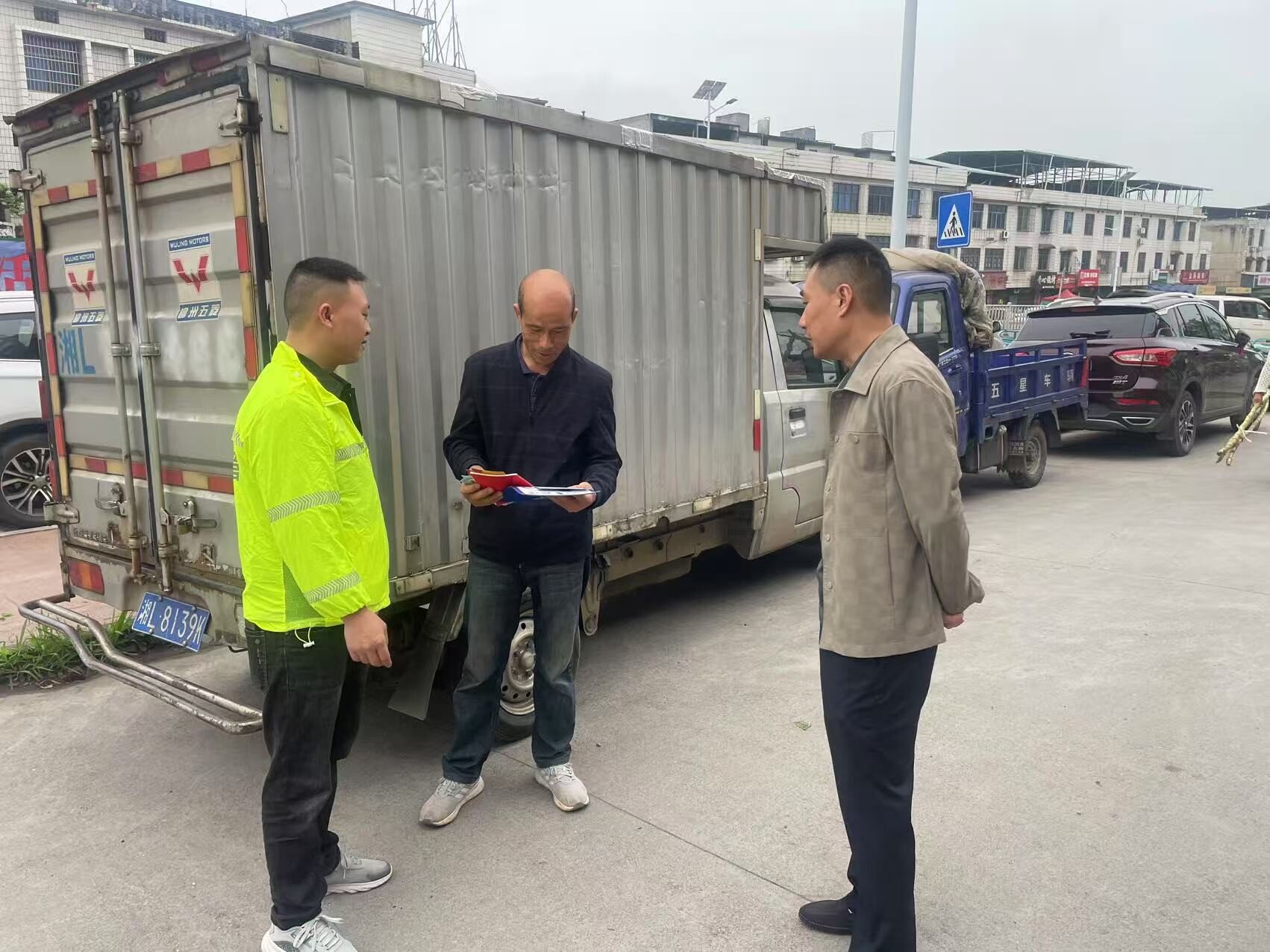 永兴县高亭司镇：赶圩日集中宣传，筑牢安全防线