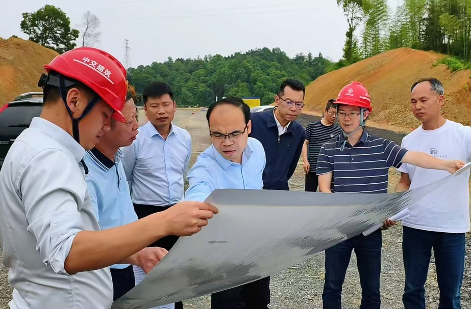 聚焦关键环节 严把质量和安全 加快推进重点交通项目建设