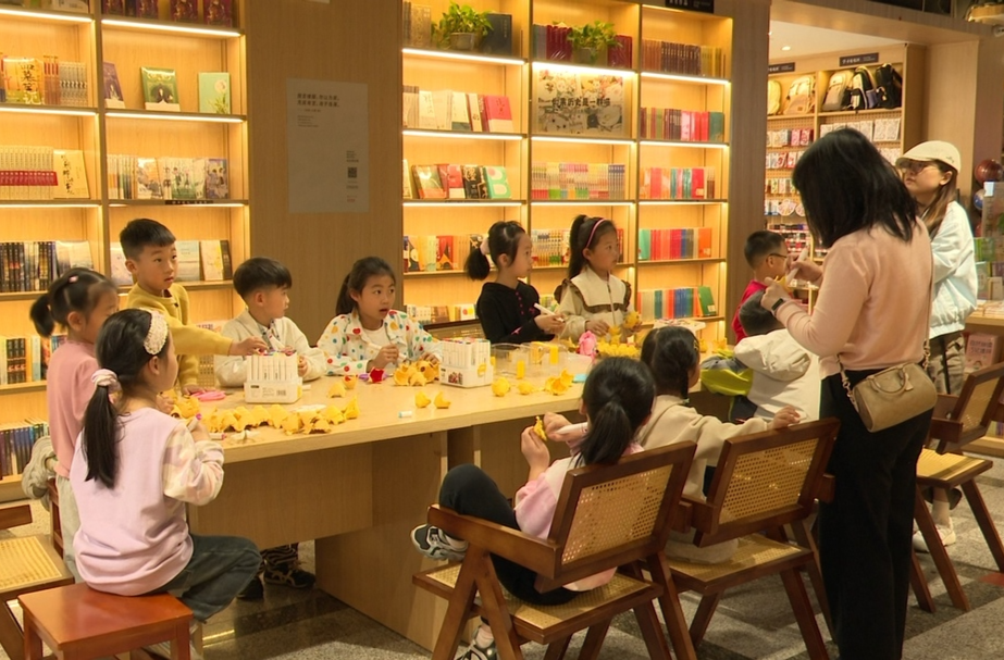新华书店母亲节限定手工课：以花为礼 以爱传情