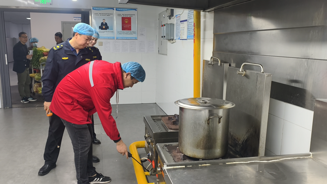 全民守护安全行动|永兴县城管执法局：入户入铺讲安全 规范用气护民生