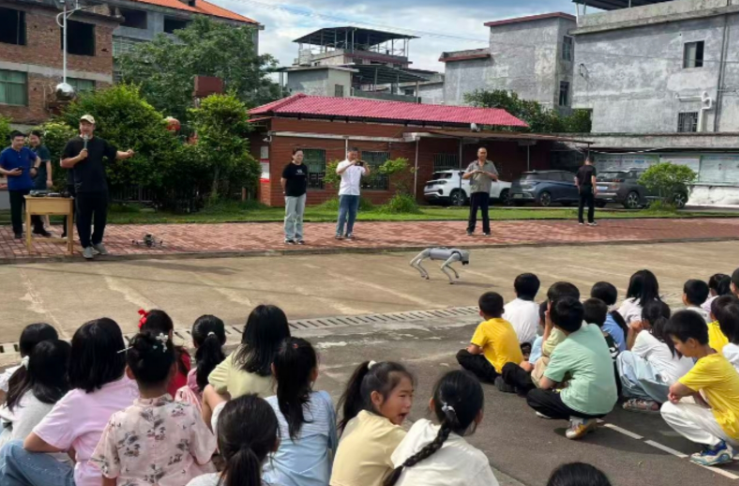 科普进校园，点亮科学梦！郴州市科协走进永兴县油市小学开展科普展览活动