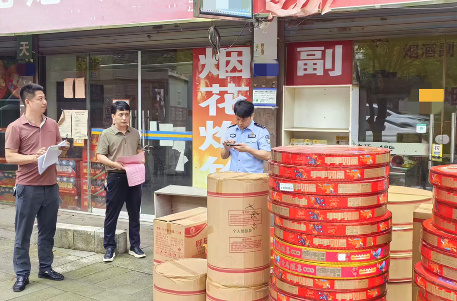安全生产风险隐患大排查大整治|非法储存烟花爆竹，全部依法收缴！当事人被行政拘留！