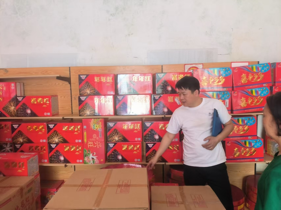 永兴县大布江乡：“拉网式”排查 筑牢烟花爆竹安全防线