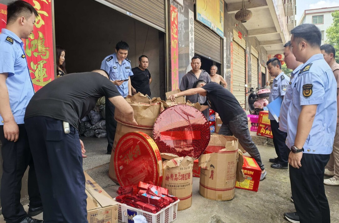 永兴县洋塘乡重拳出击开展烟花爆竹打非治违“雷霆”行动