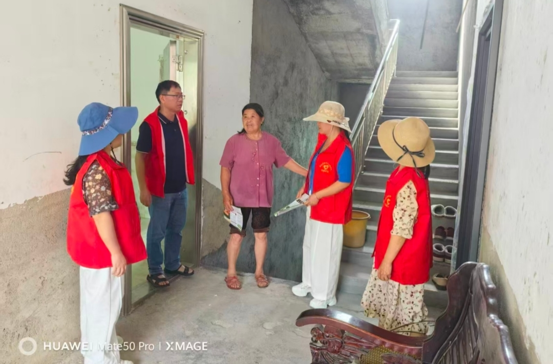 永兴县柏林镇陈门村：节前排查除隐患，粽香传情暖人心