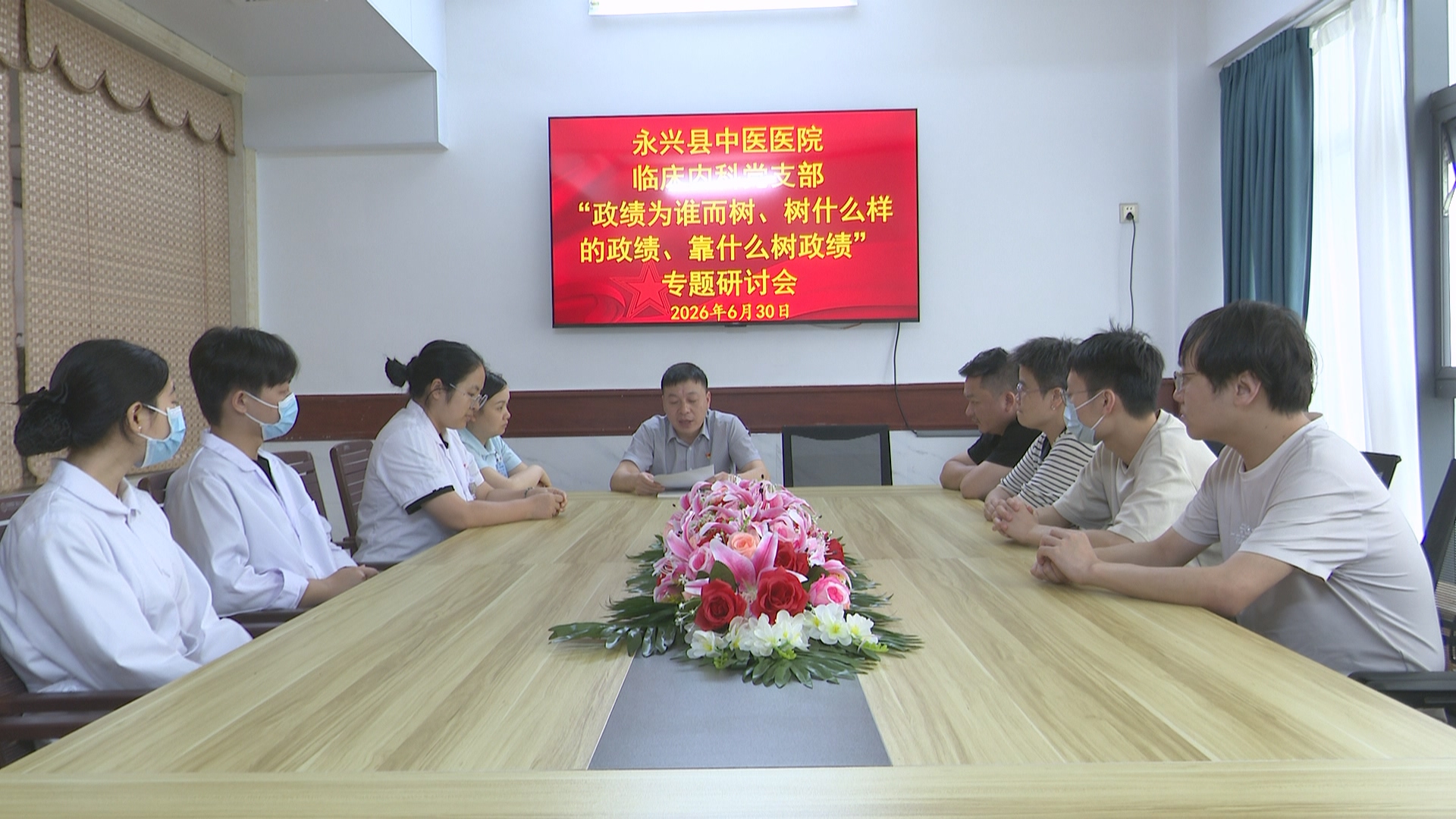 党旗在基层一线高高飘扬|舒威胜：双岗融合践初心 党旗飘扬护健康
