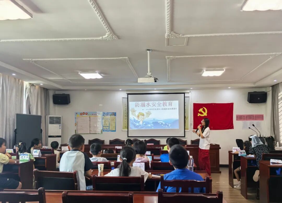法治教育不放假  安全守护不缺席——永兴县司法局组织大学生送法走进爱心托管班