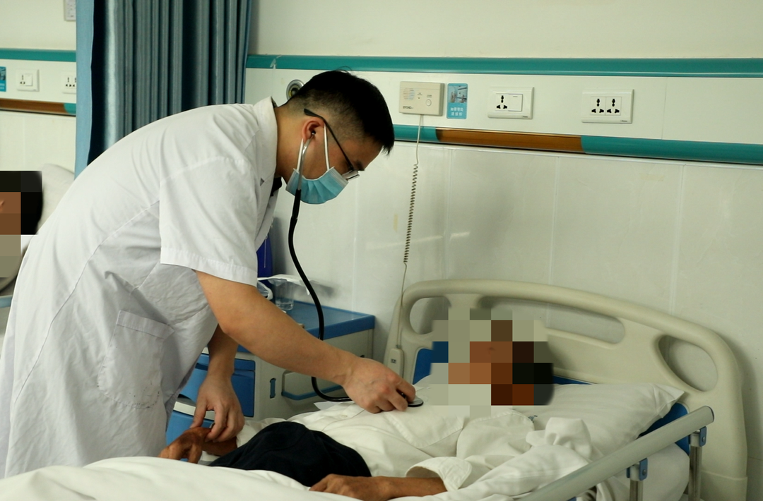 致敬医者 礼赞仁心|李奇：争分夺秒抢时间 守护群众“心”健康