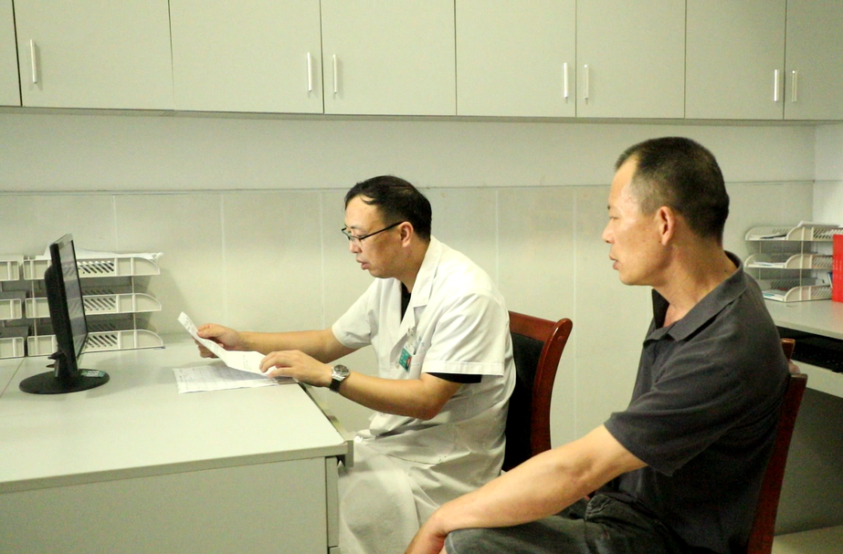 致敬医者 礼赞仁心|曹永华：精研微创医术 守护泌尿健康