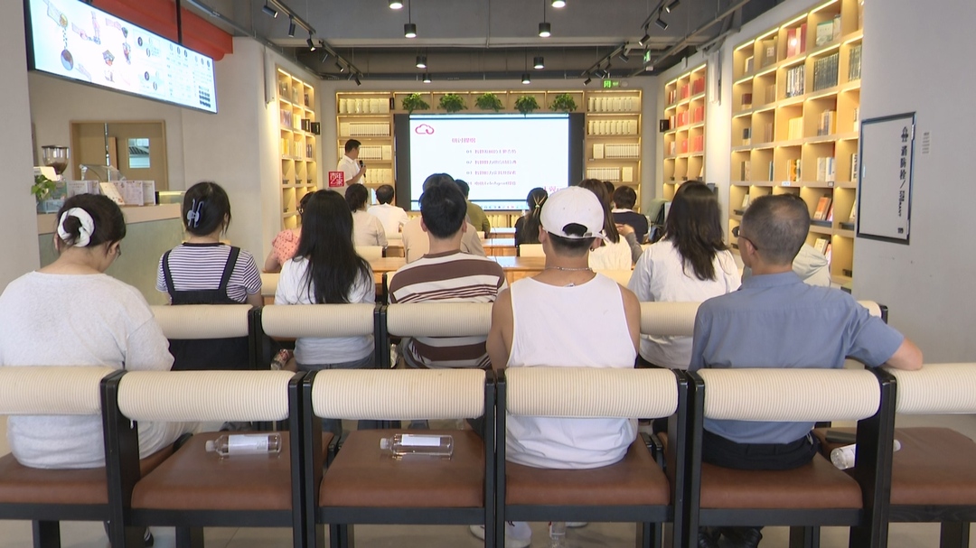 永兴青年夜校AI公益培训在乐之书店开课