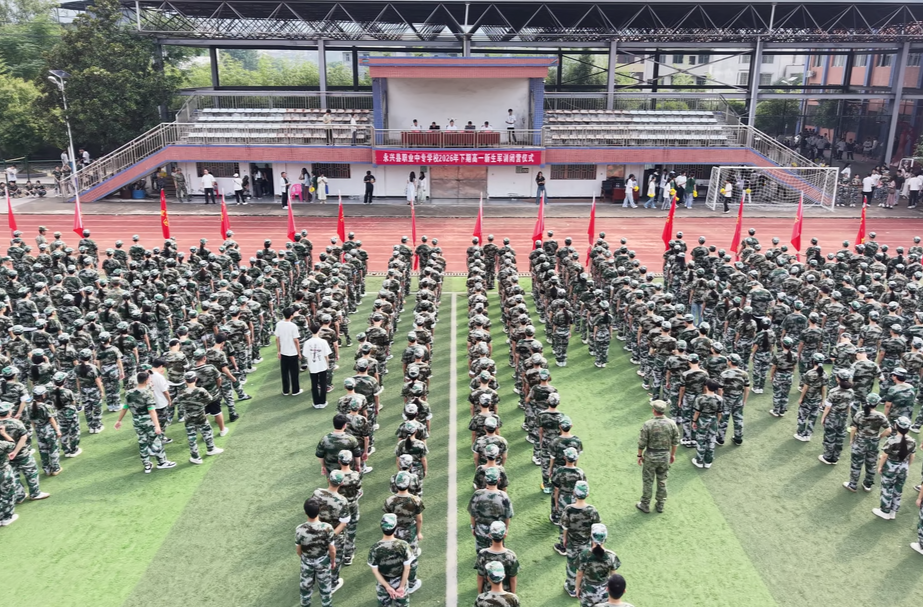 淬火迷彩砺青春 永兴县职业中专学校新生军训落幕