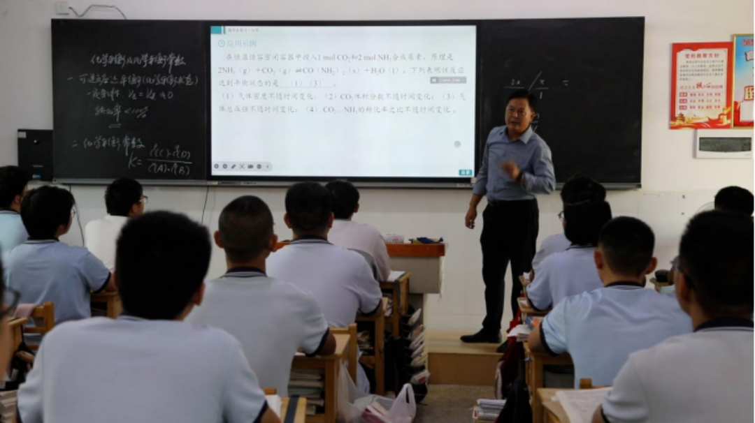 我们身边的好老师|黄艳峰：三十一年如一日 三尺讲台践初心