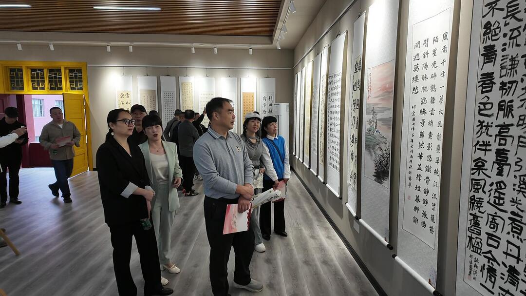 永兴县举办纪念长征胜利90周年书画摄影展