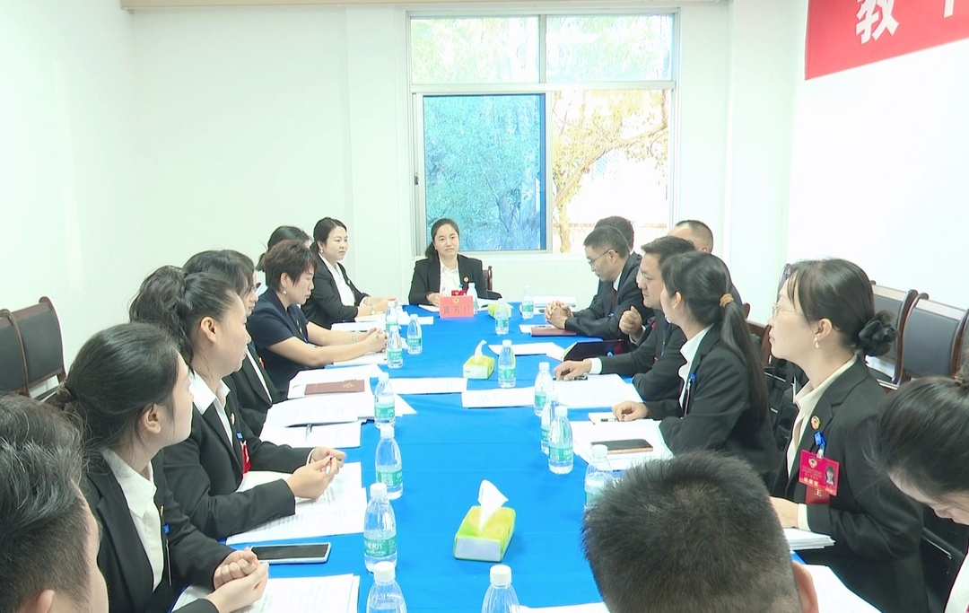 县政协十二届一次会议：政协委员开展分组讨论