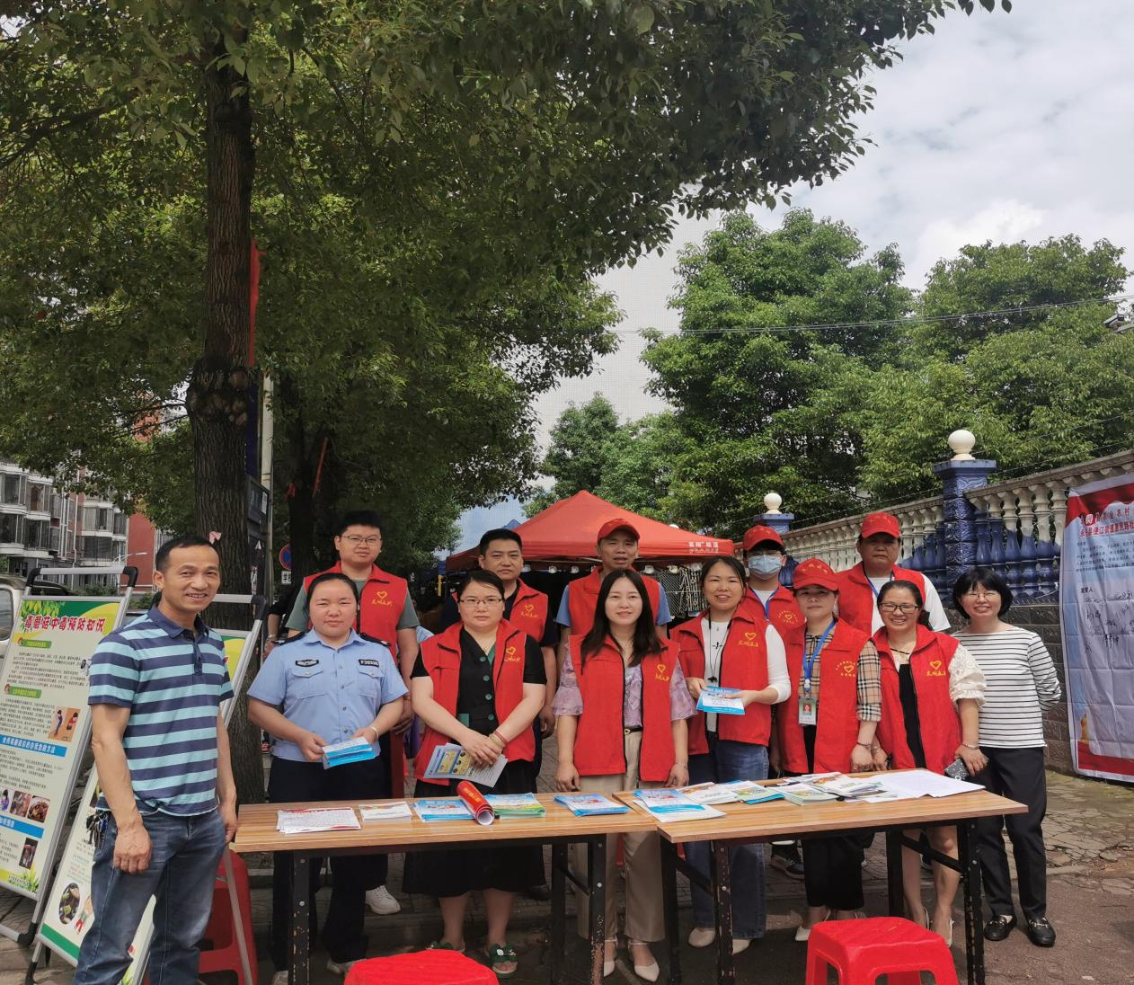 永兴县惠民路社区：“舌尖上的安全”毒蘑菇宣传进小区志愿服务活动